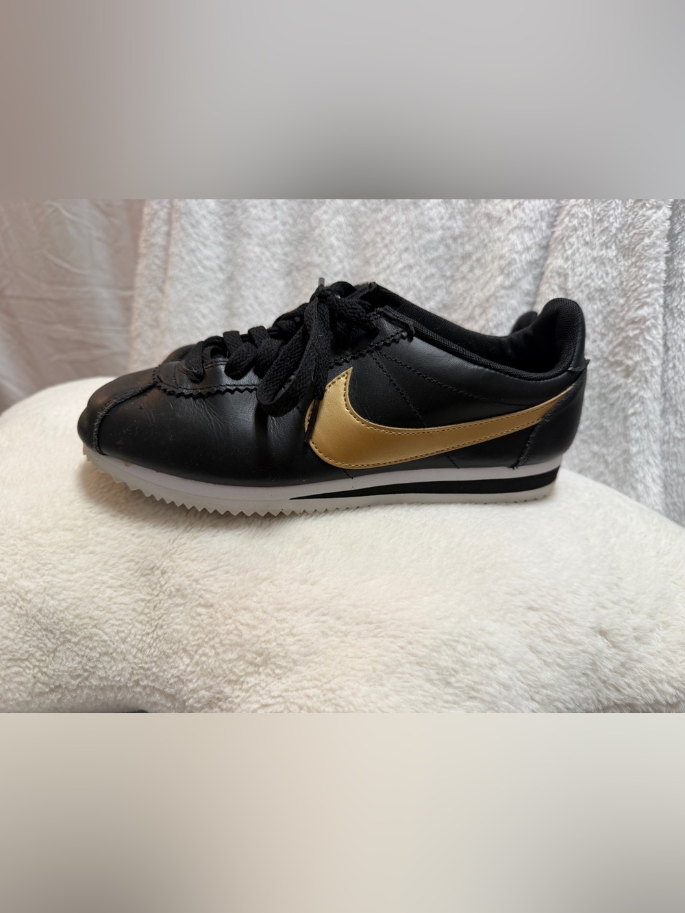 Nike Classic Cortez Leather in Black/Metallic Gold/White w8